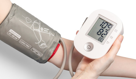 למדוד לחץ דם לפני ניתוח פלסטי?